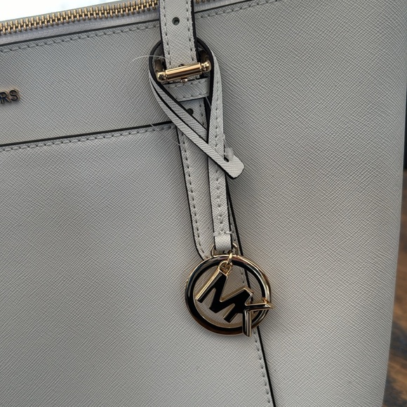 MK Purse - Picture 4 of 6
